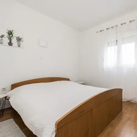 Holiday home Nerona Bisko